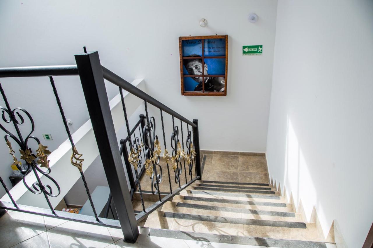 Family Host Hostel 莱瓦镇 外观 照片