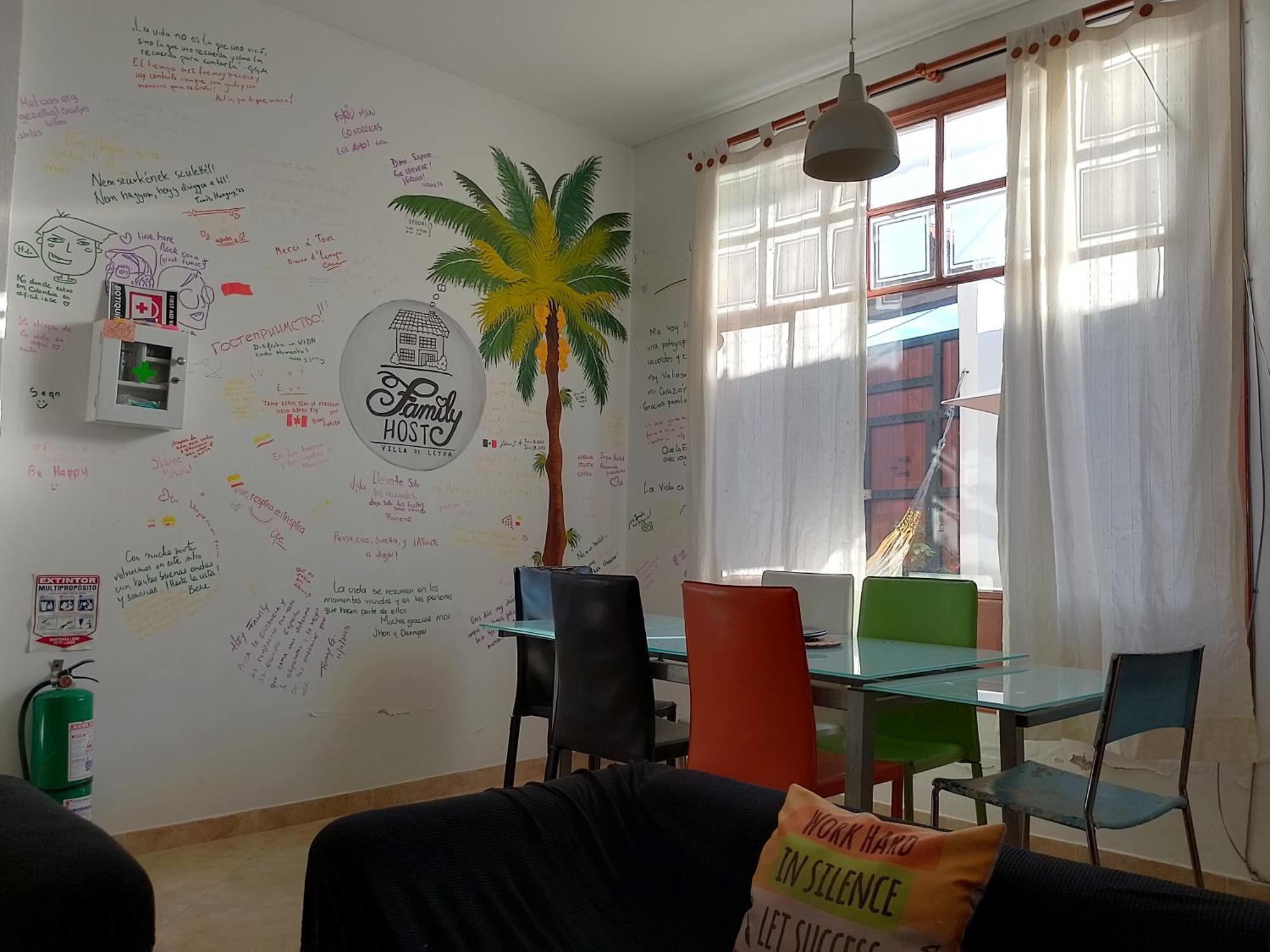 Family Host Hostel 莱瓦镇 外观 照片