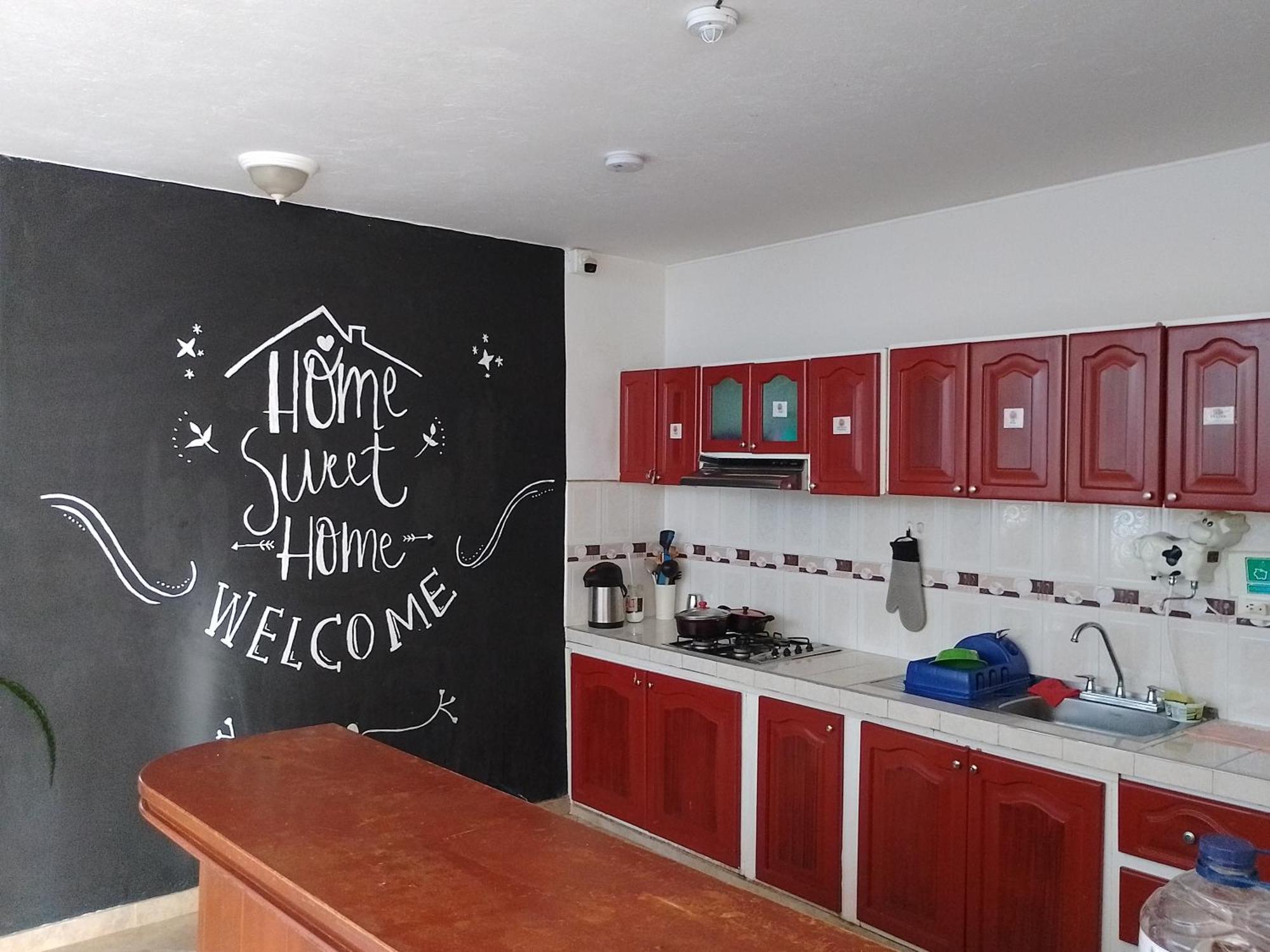 Family Host Hostel 莱瓦镇 外观 照片