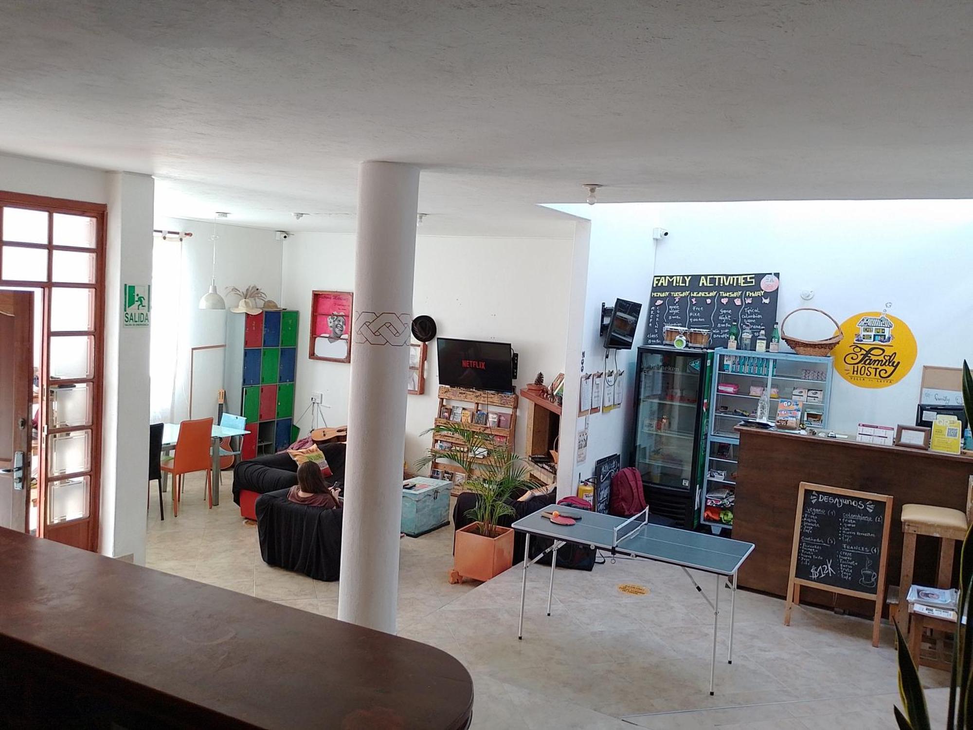 Family Host Hostel 莱瓦镇 外观 照片